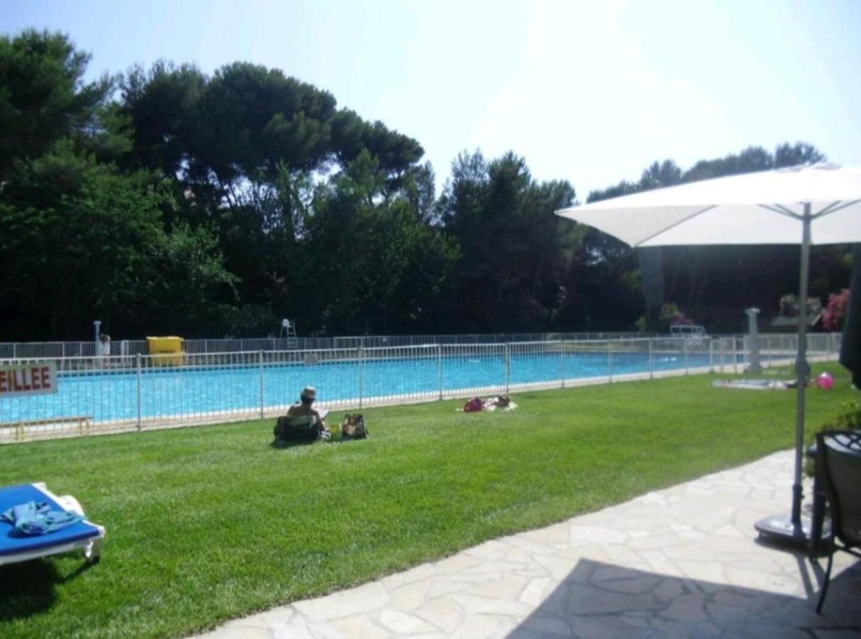 Bel Appartement Avec Piscine Proche Des Plages Six-Fours-les-Plages Exterior foto